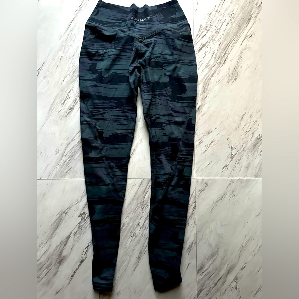 Alphalete Surface Power Legging in Camo - Medium